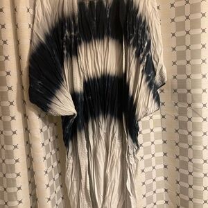 AKIRA Blue and white tie dyed kimono